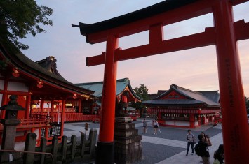 28097671405_d819d85795_c