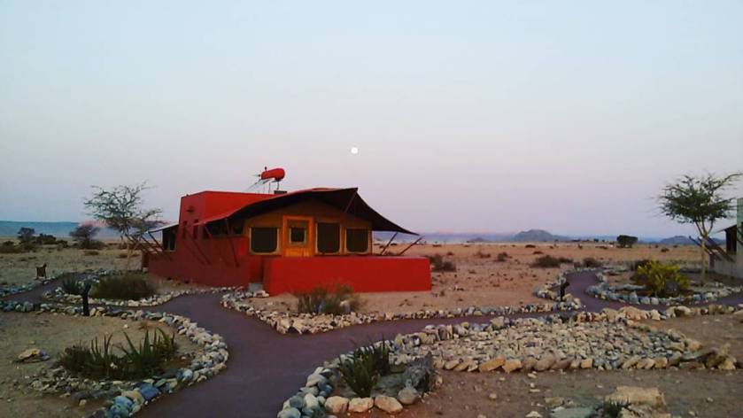 14099684_1088041244582305_1254083433_n_002