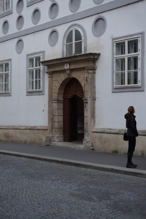 Eingang zur Jausenausgabe bei der Franziskanerkirche