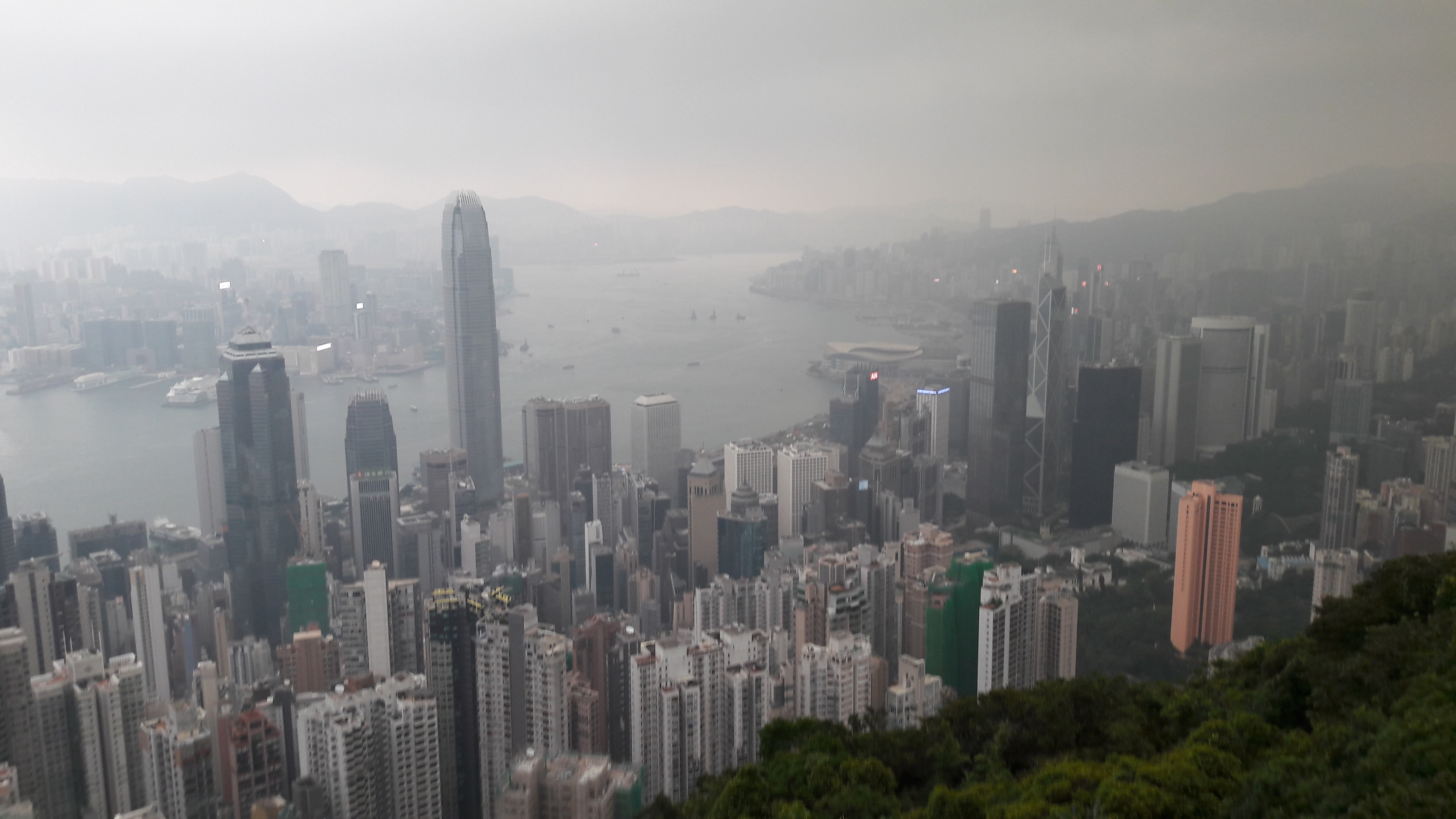 Victoria Peak – Panoramic Sightseeing auf der Lugard Road