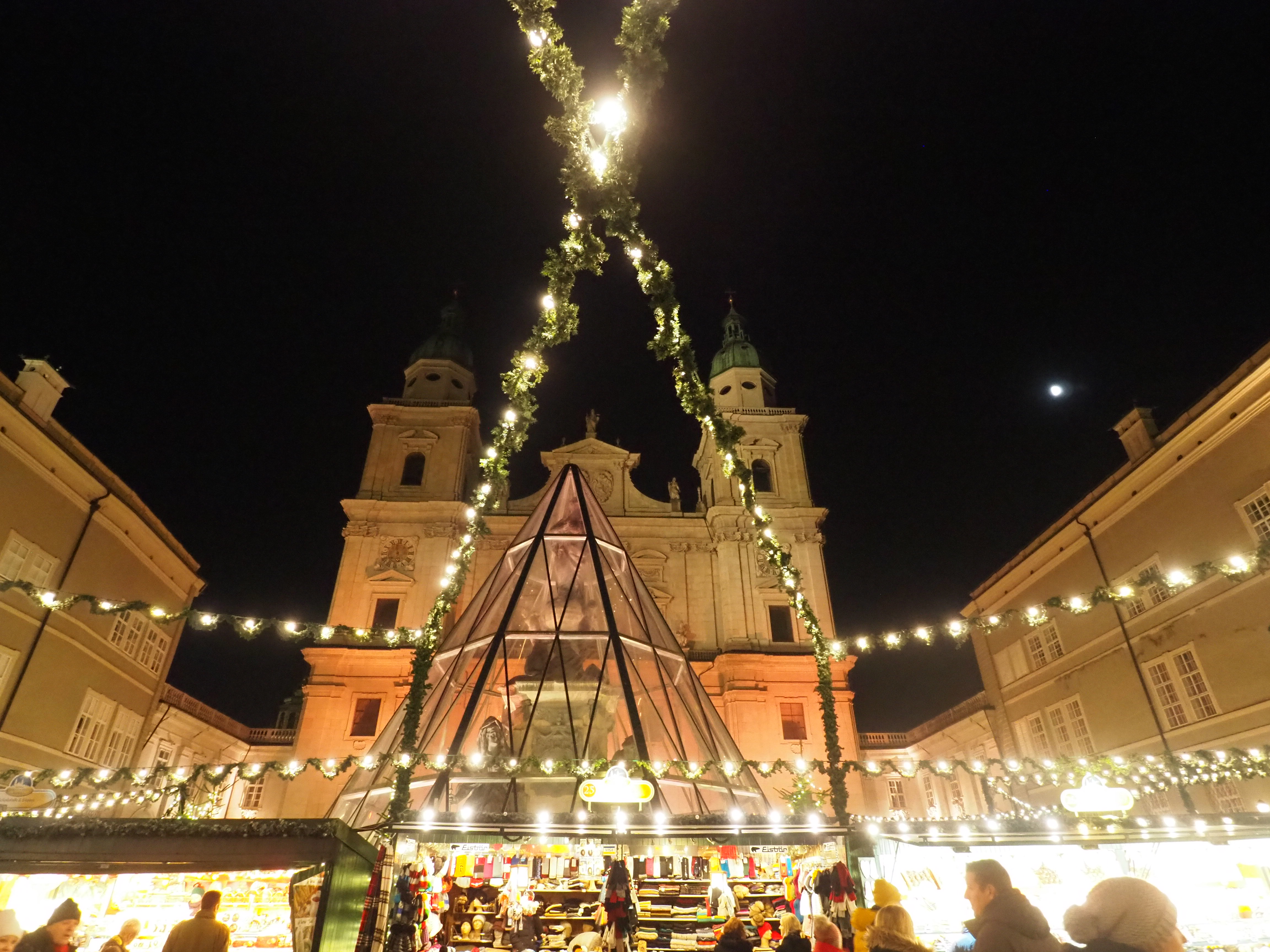 Christkindlmarkt am Dom- und Residenzplatz in Salzburg
